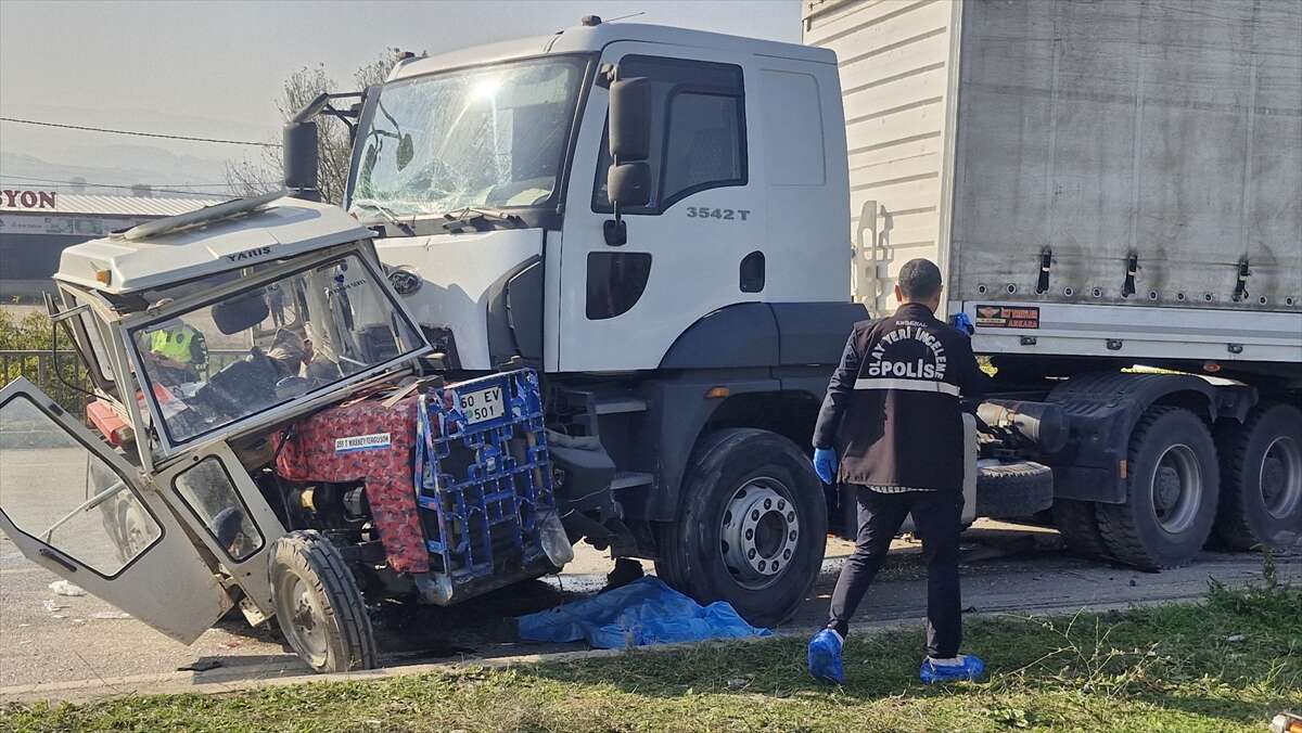 Askeri TIR traktörle çarpıştı! Karı koca hayatını kaybetti 1